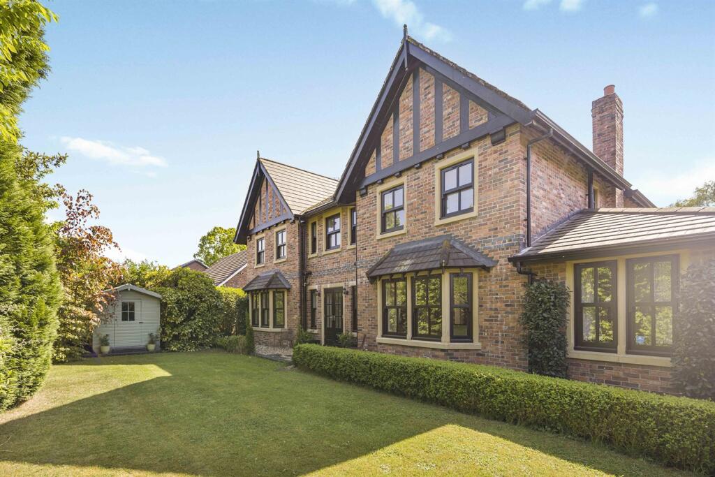 6 bedroom detached house for sale in Millway, Hale Barns, Altrincham, WA15